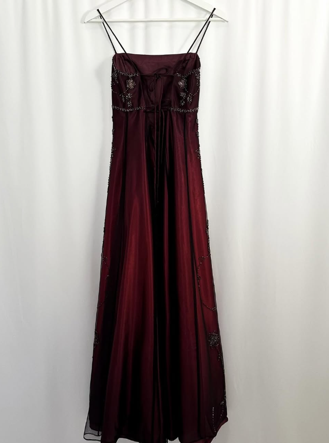 Vintage Exquisite Black Beaded A Line Spaghetti Strap Burgundy Satin Prom Dress Evening Dress Date Dress DP3036