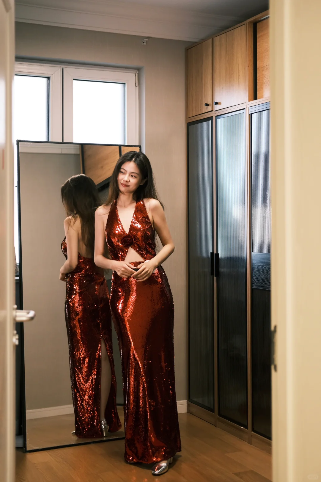 Sexy Burgundy Sheath V Neck Sequin Evening Dress Prom Dress Party Dress with Slit DP3720
