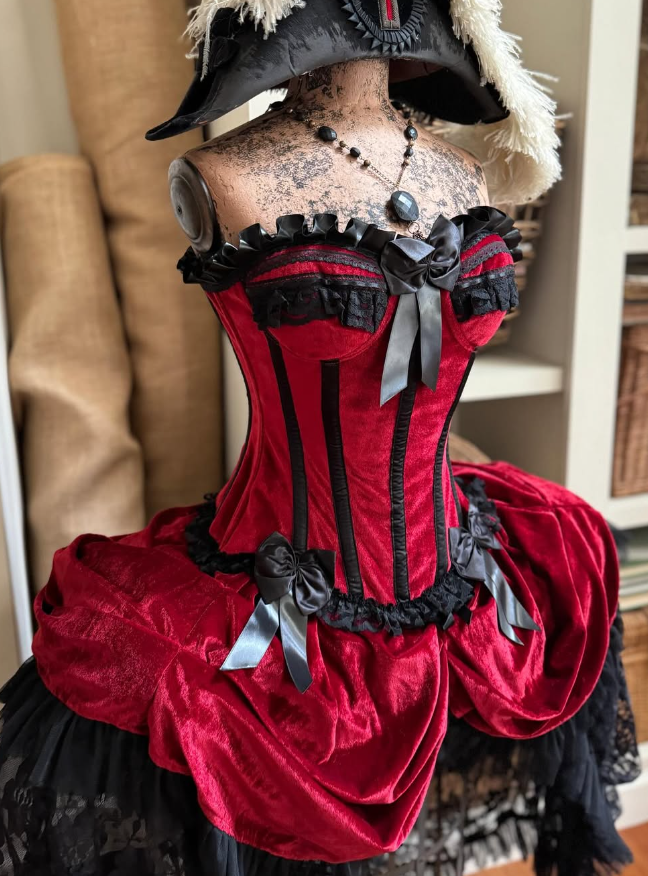Lolita Ball Gown Sweetheart Neck Black Lace Red Velvet Short Homecoming Dress DP1815