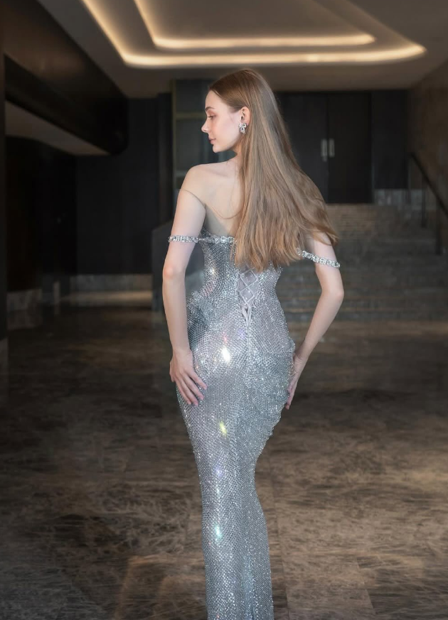 Silver Sheath Spaghetti Straps Exquisite Beaded Sequin Long Prom Dress DP4388