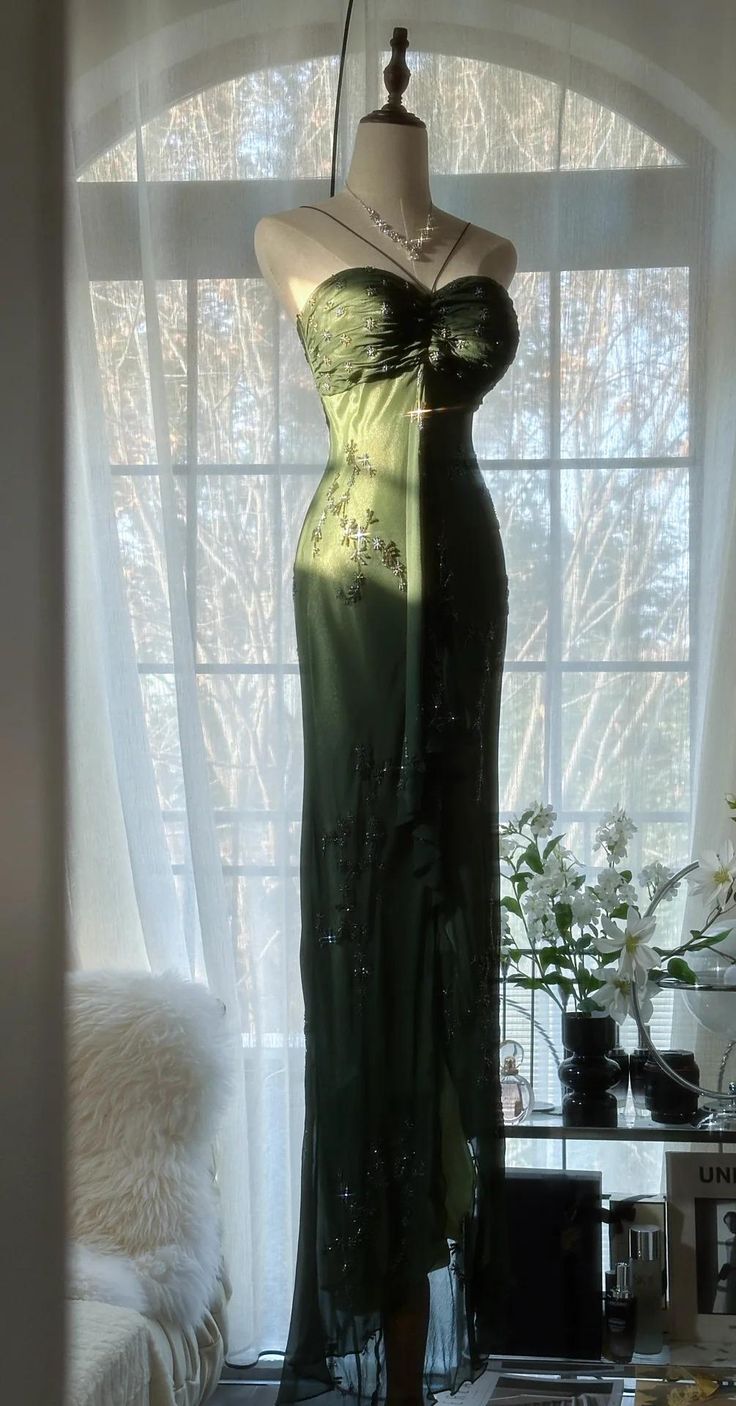 Charming Sheath Halter Beaded Green Chiffon Long Party Dress Evening Dress DP2331
