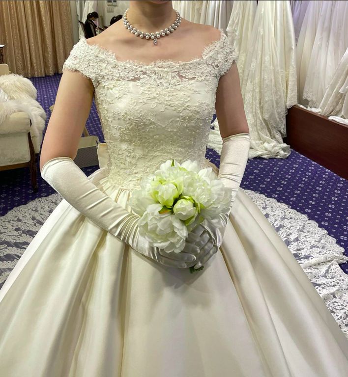 Vintage A Line Off the Shoulder White Pearl Satin Lace Long Sweep Wedding Dress DP4105
