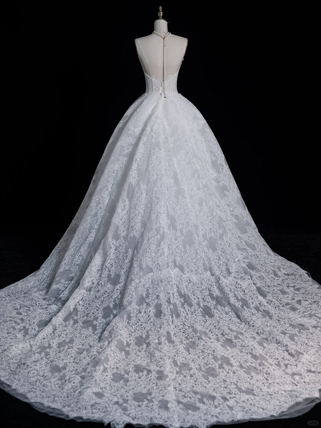 Elegant Ball Gown Sweetheart Neck White Lace Long Sweep Wedding Dress DP2360