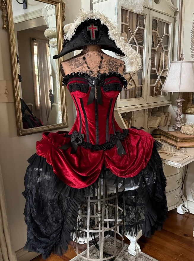 Lolita Ball Gown Sweetheart Neck Black Lace Red Velvet Short Homecoming Dress DP1815