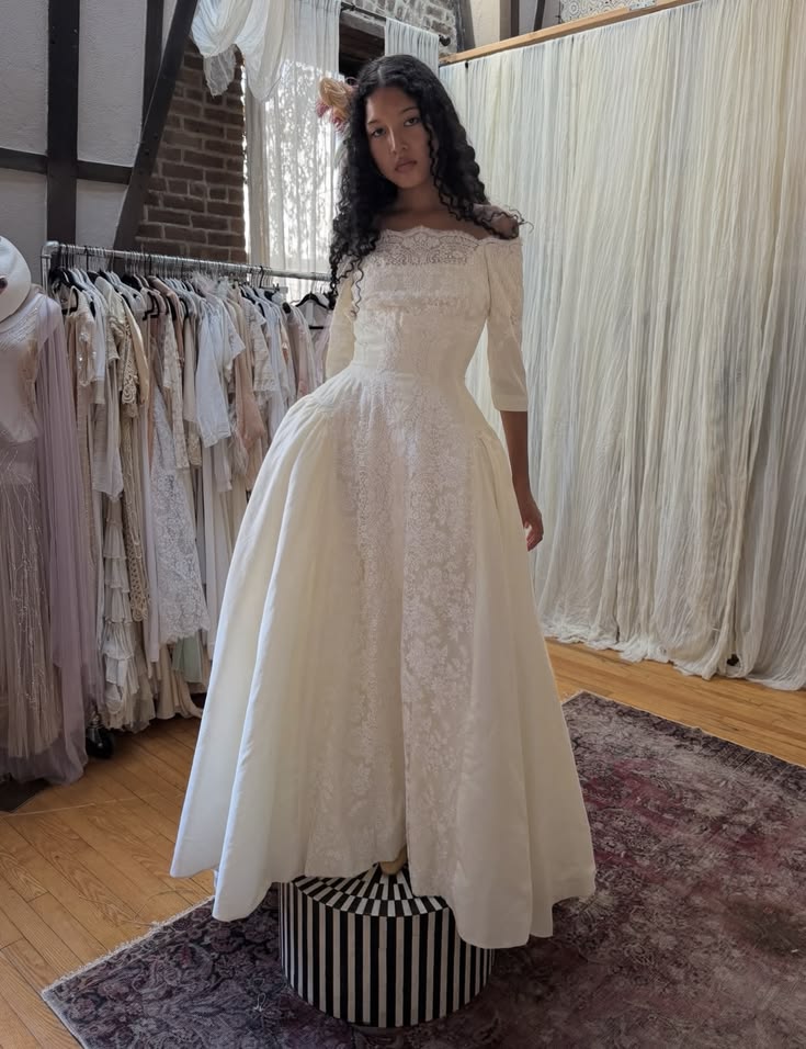 Vintage Ivory A Line Long Sleeve Lace Satin Long Wedding Dress DP7805