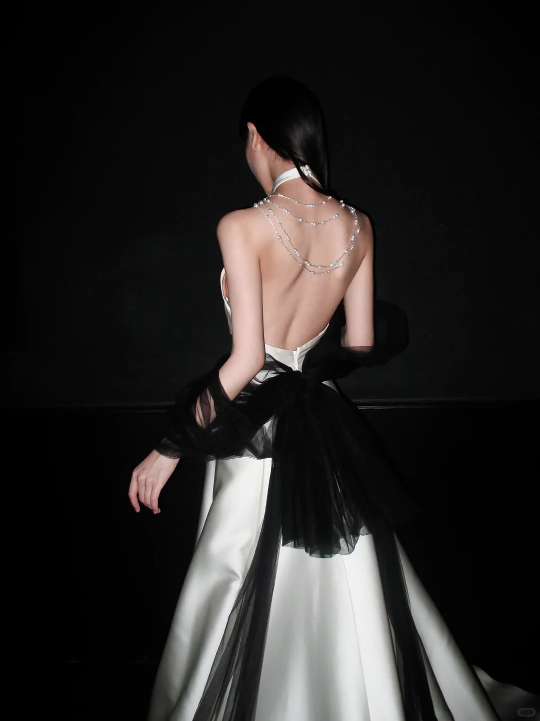 Stunning Black Tulle Bow A Line Halter Pearl White Satin Long Wedding Dress DP5784