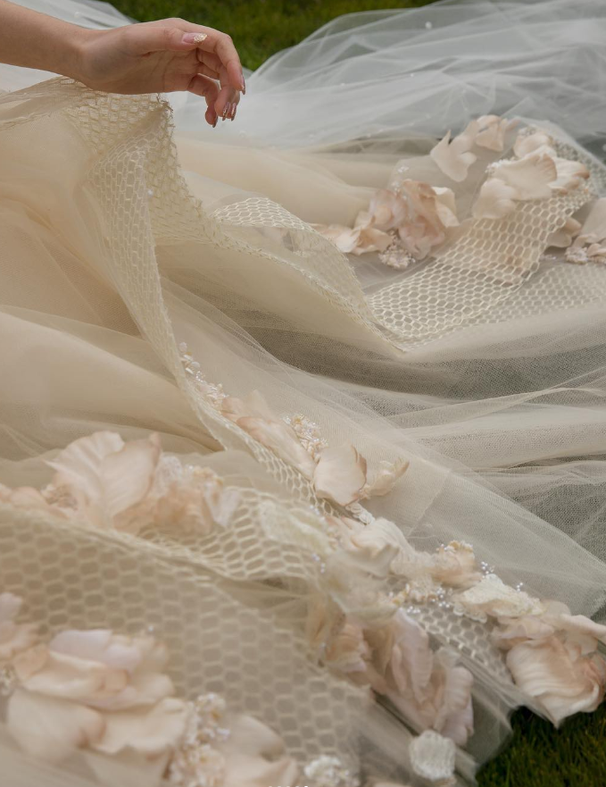 Luxury Ball Gown Strapless Champagne Tulle Long Wedding Dress DP1563