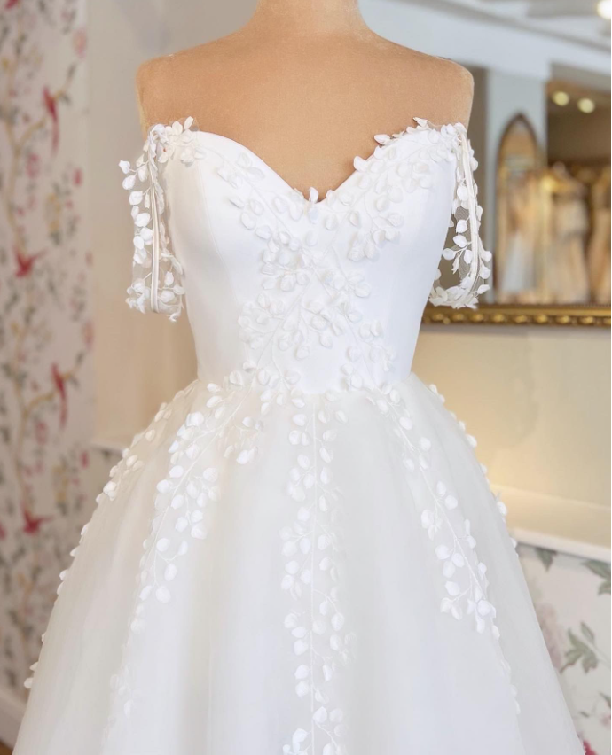 Elegant Ball Gown Off the Shoulder Appliques Tulle Long Sweep Wedding Dress DP1869