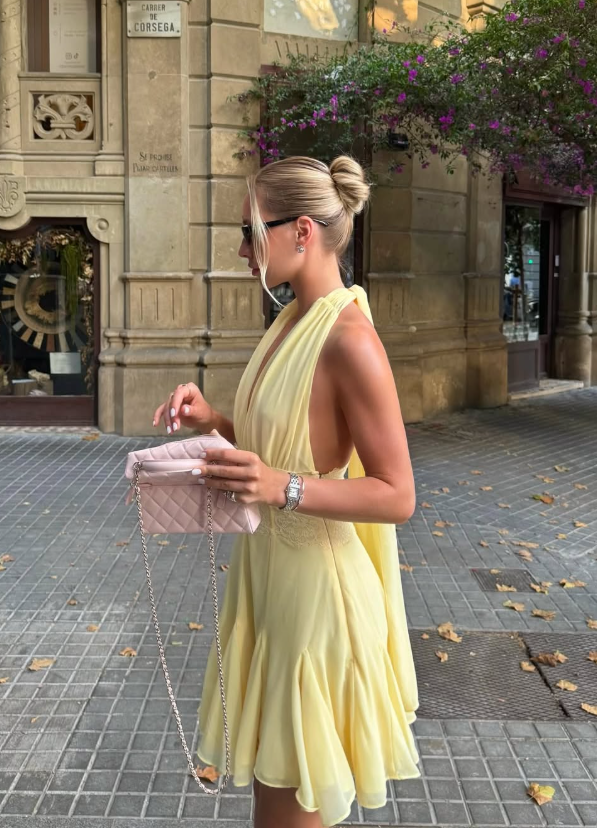 Yellow A Line Halter Lace Chiffon Open Back Short Homecoming Dress Outfits DP3482