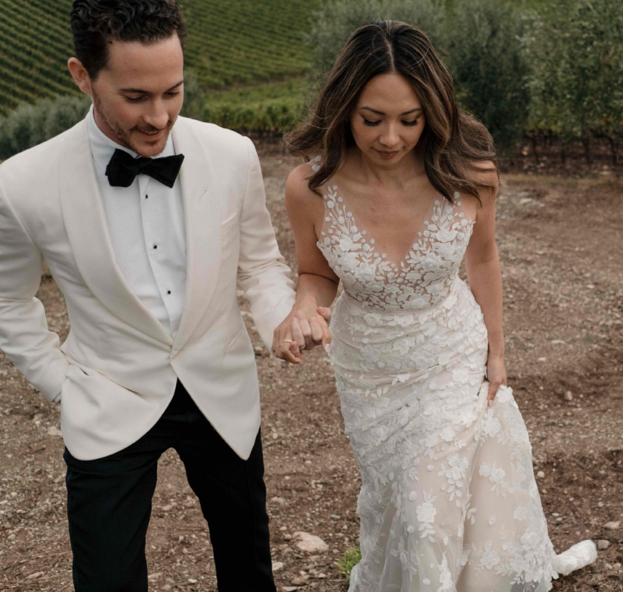 Gorgeous Mermaid V Neck Appliques Tulle Long Sweep Wedding Dress DP1879