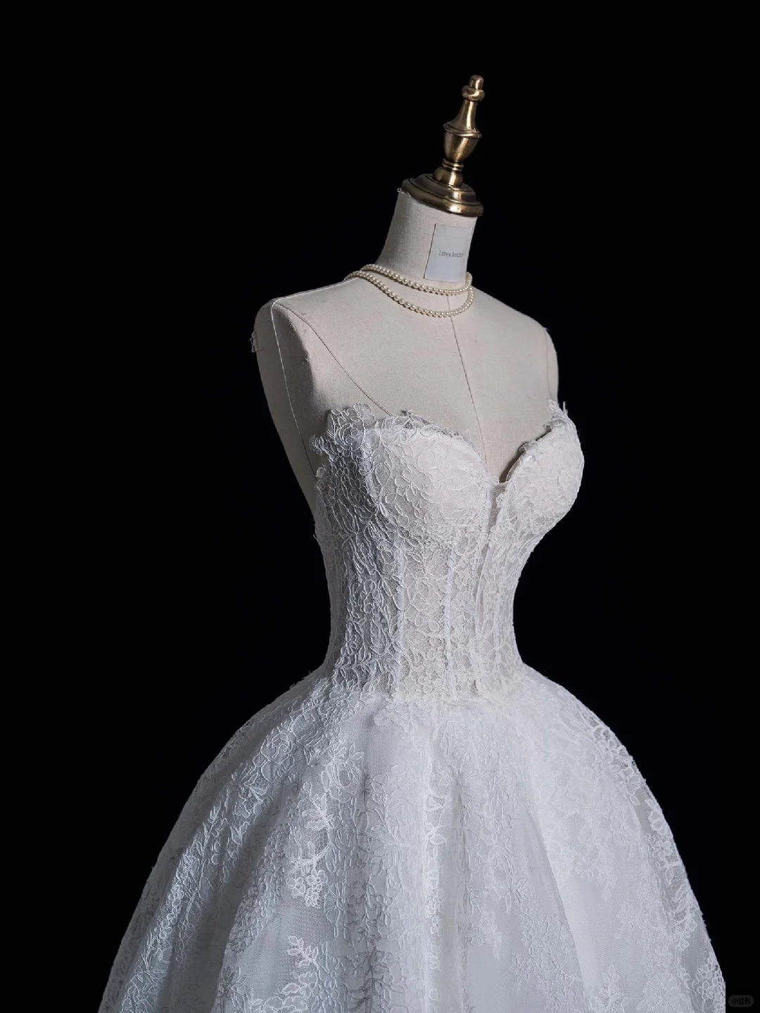 Elegant Ball Gown Sweetheart Neck White Lace Long Sweep Wedding Dress DP2360