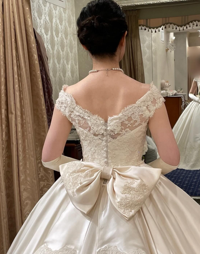 Vintage A Line Off the Shoulder White Pearl Satin Lace Long Sweep Wedding Dress DP4105