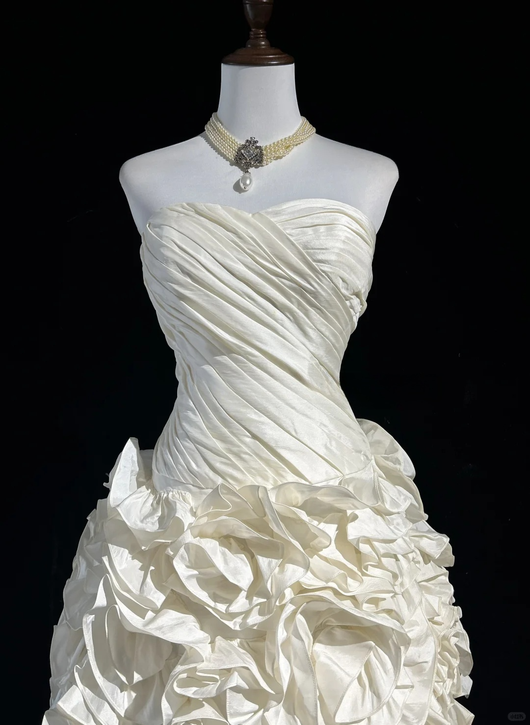 Ivory A Line Sweetheart Neck Pleated Flower Satin Short Homecoming Dress Cocktail Dress DP2608