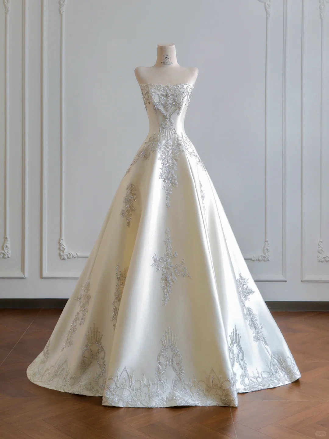 Exquisite Ball Gown Strapless Rhinestone Beaded Satin Prom Dress Wedding Dress DP3880