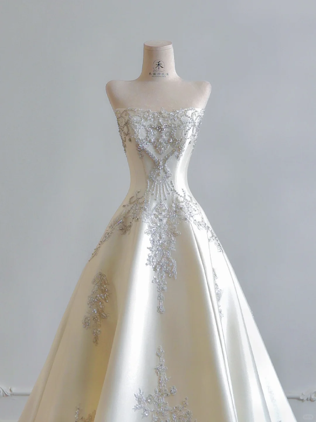 Exquisite Ball Gown Strapless Rhinestone Beaded Satin Prom Dress Wedding Dress DP3880