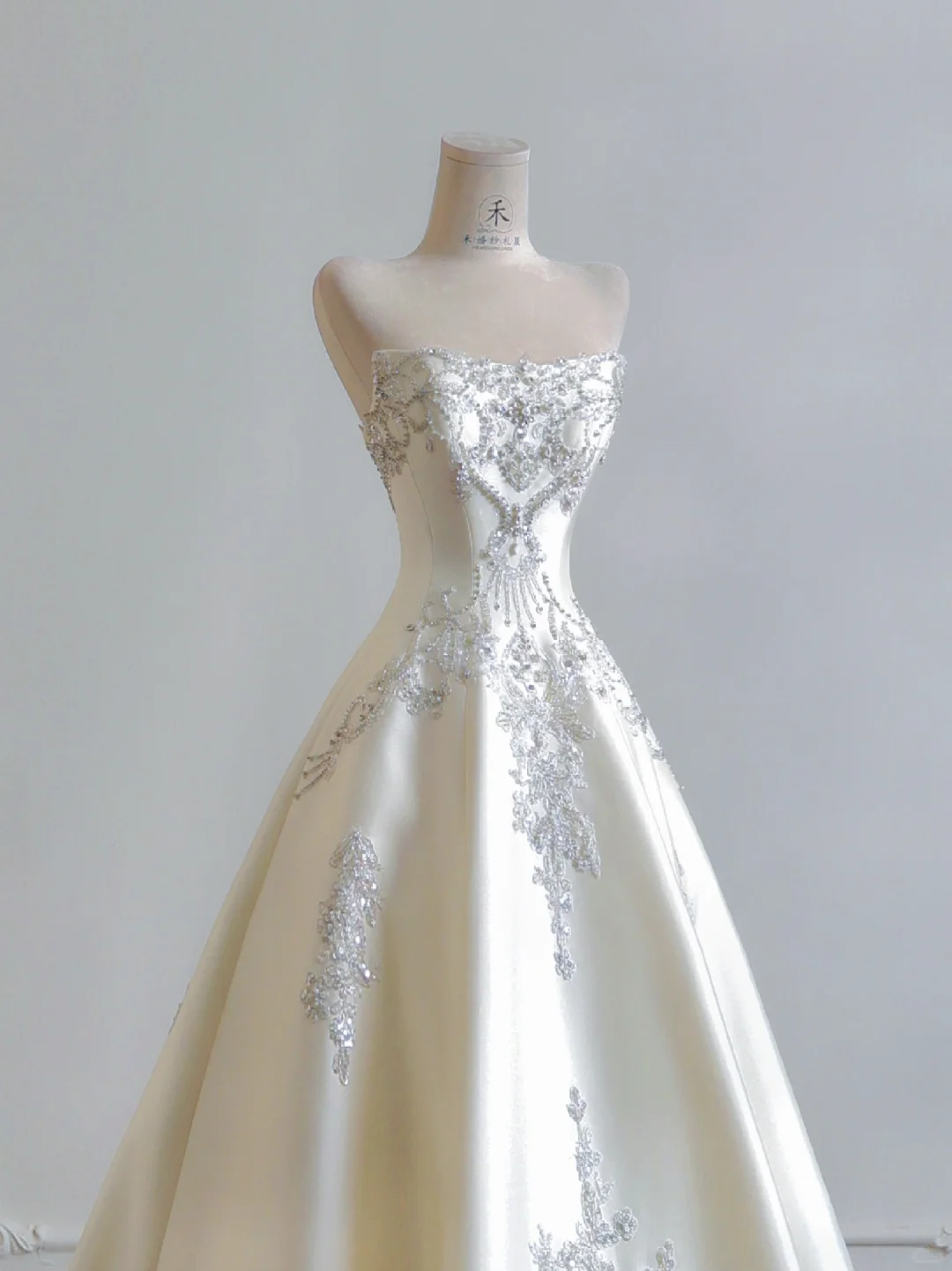 Exquisite Ball Gown Strapless Rhinestone Beaded Satin Prom Dress Wedding Dress DP3880