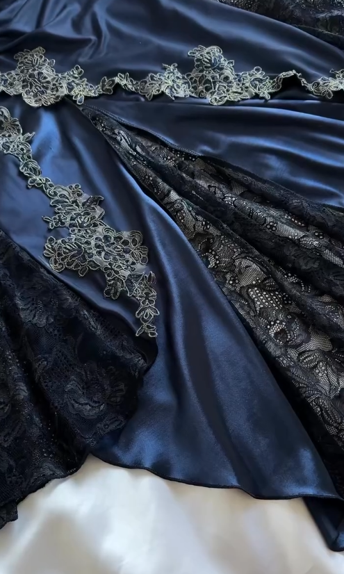 Vintage Navy Blue Mermaid Straps Appliques Lace Satin Prom Dress DP5071
