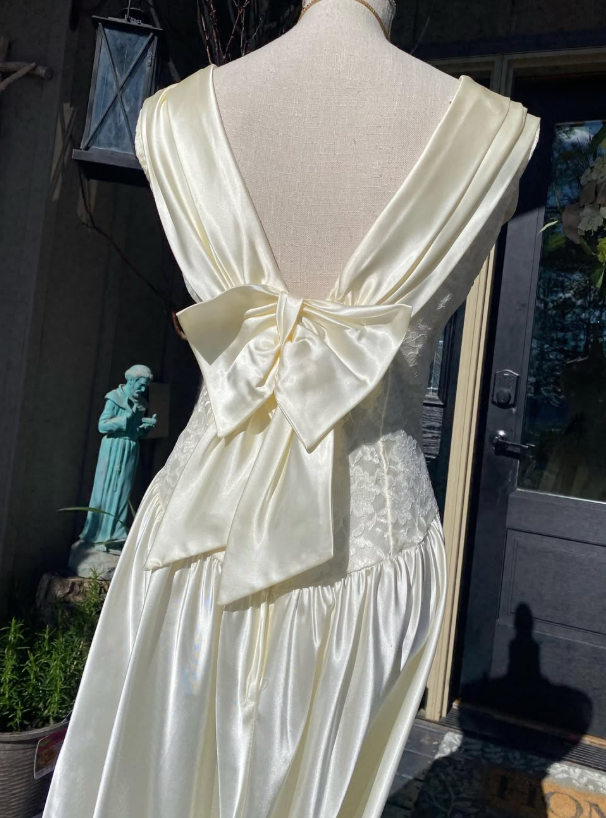 Retro Ivory Bow A Line Straps Lace Satin Wedding Dress Prom Dress DP5530