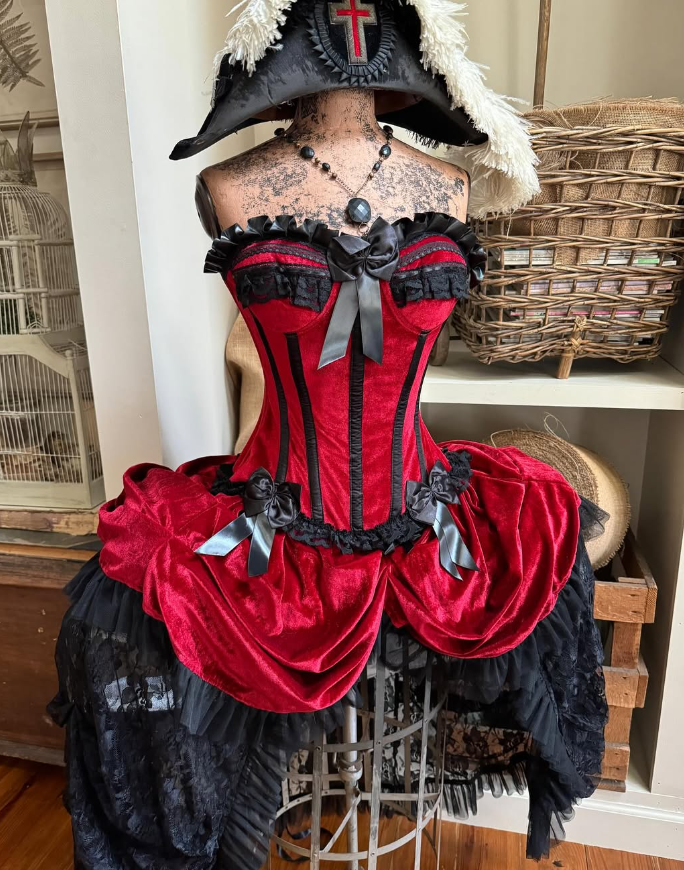 Lolita Ball Gown Sweetheart Neck Black Lace Red Velvet Short Homecoming Dress DP1815