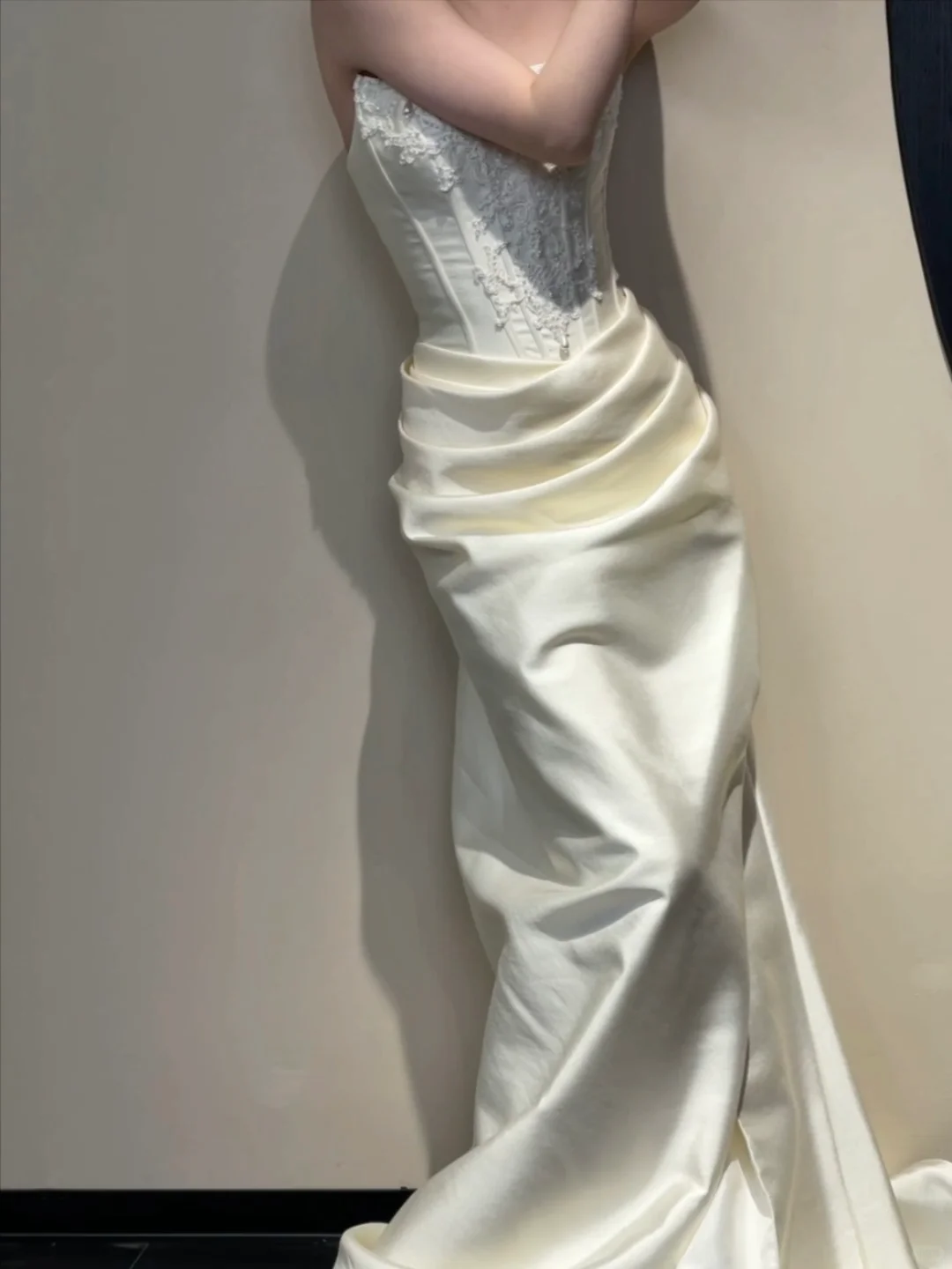 Pretty Mermaid Strapless Pearl Appliques White Satin Long Wedding Dress DP4420