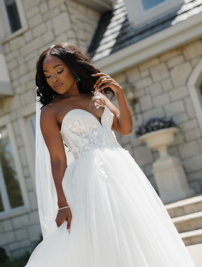 Flowy A Line Sweetheart Neck Applique Tulle Wedding Dresses DP3638