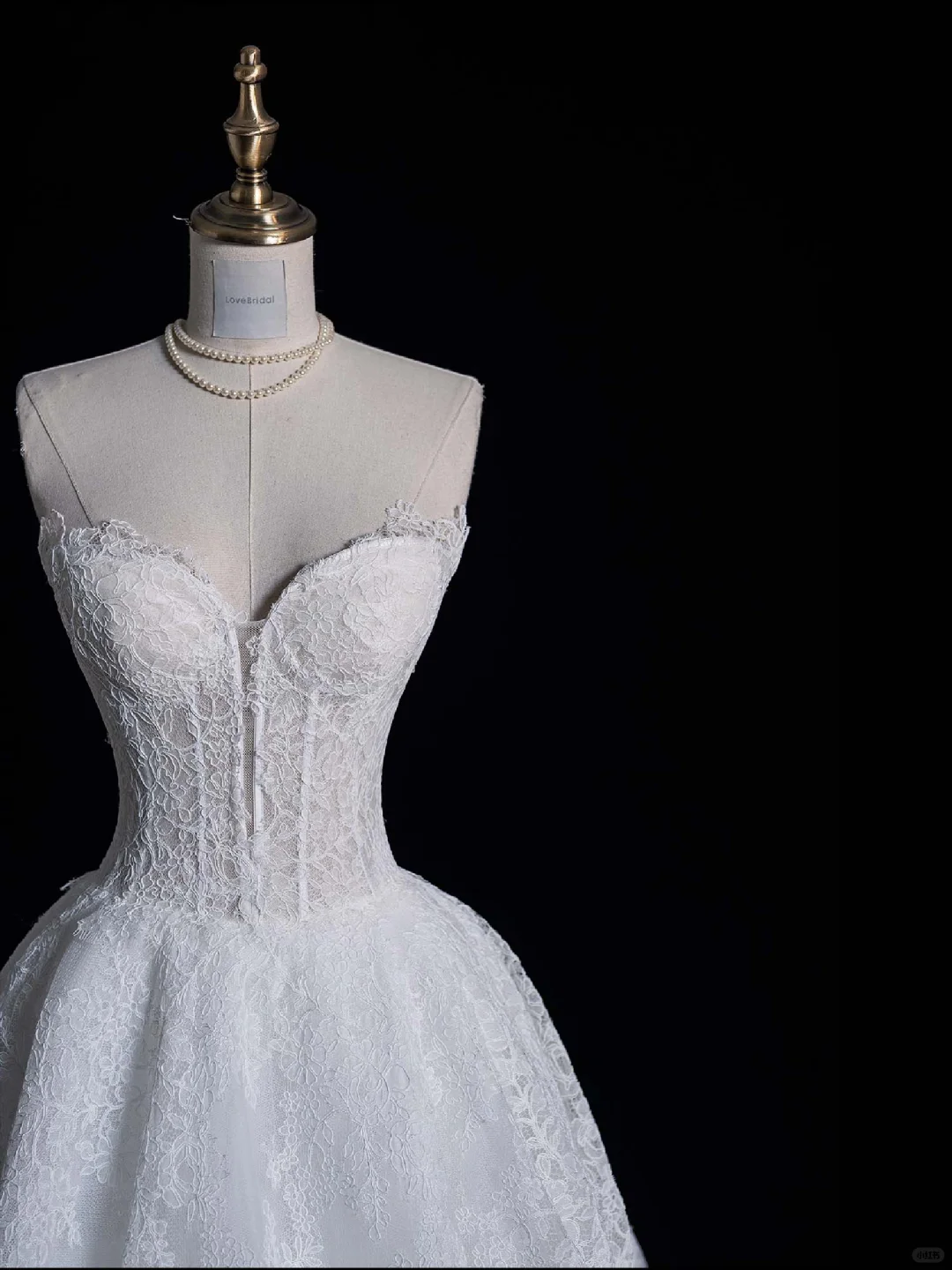 Elegant Ball Gown Sweetheart Neck White Lace Long Sweep Wedding Dress DP2360