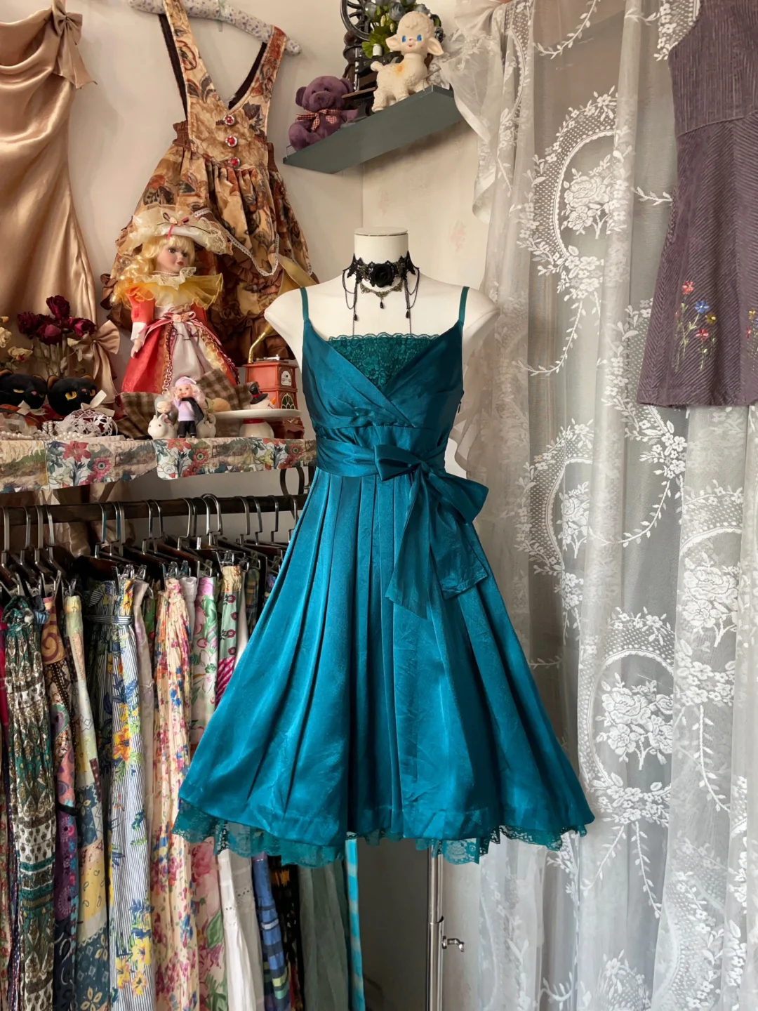 Sweety Vintage A Line Straps Bow Lace Satin Short Homecoming Dress Outfits DP4999
