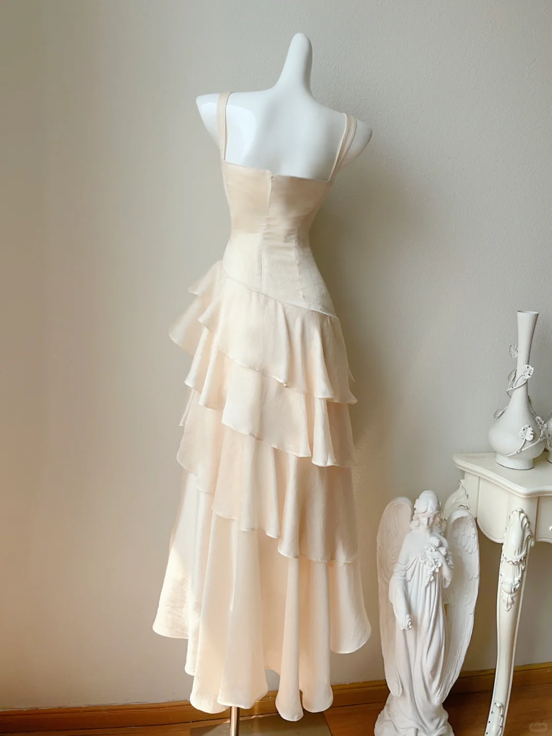 Pretty Mermaid Spaghetti Strap Light Apricot Layered Satin Prom Dresses Outfits DP4196