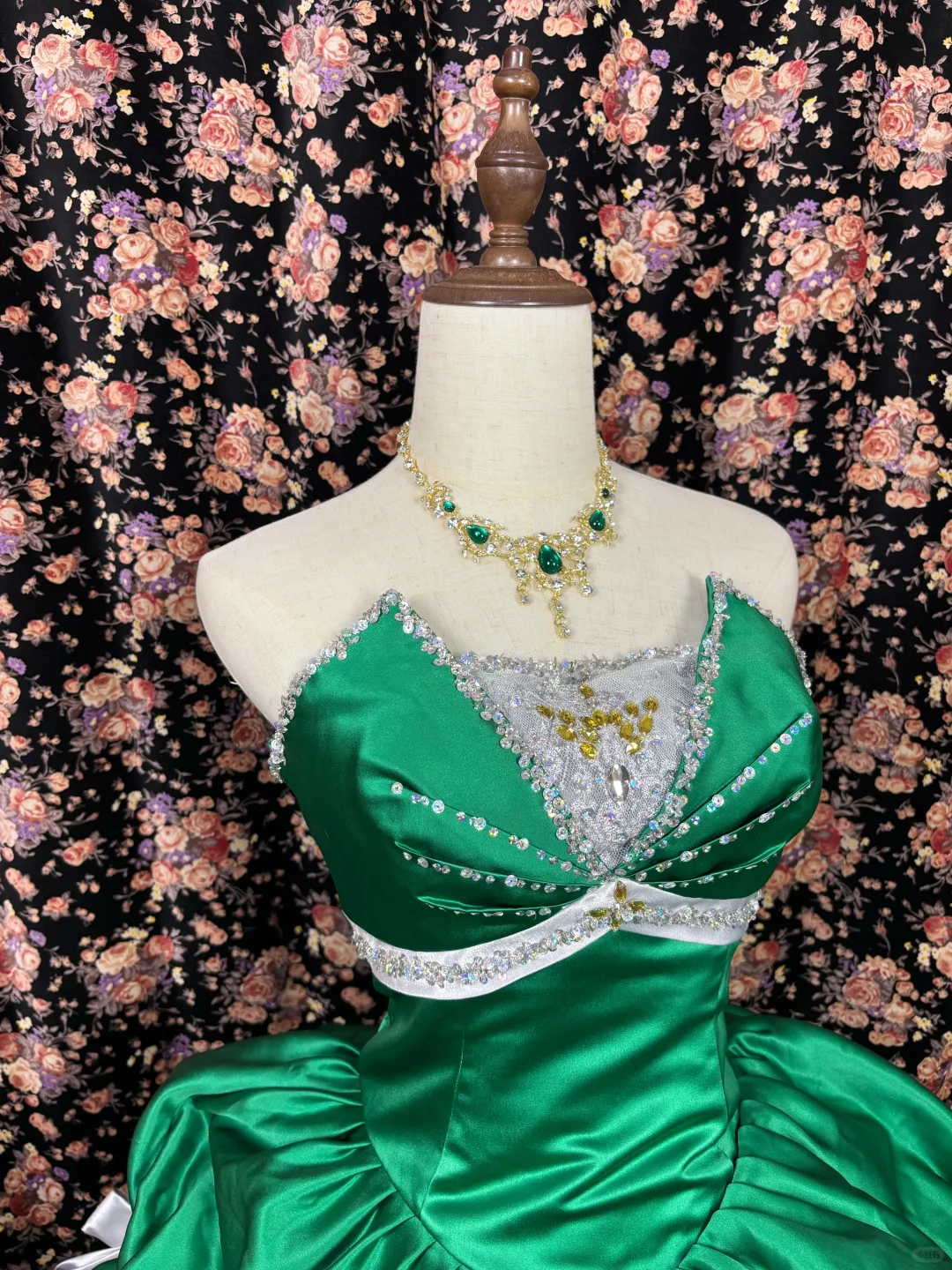 Green Retro Ball Gown Strapless Pleated Beaded Satin Prom Dress Formal Dress with Bow DP3209