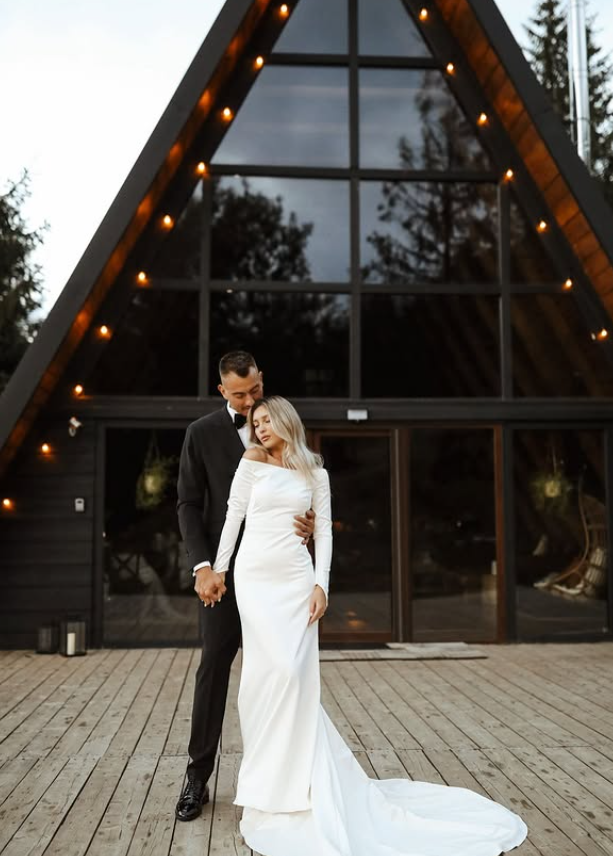 Classic Mermaid Long Sleeve White Satin Long Train Wedding Dress DP6082