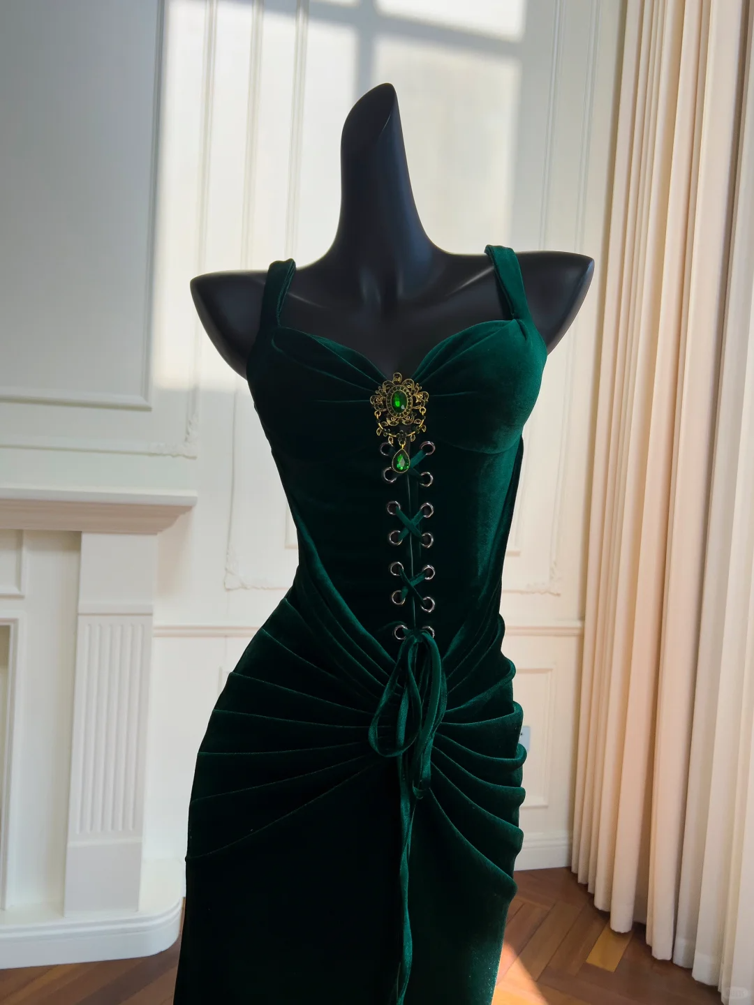 Vintage Sheath Strap Rhinestone Green Velvet Party Dress Wedding Guest Dress DP2497