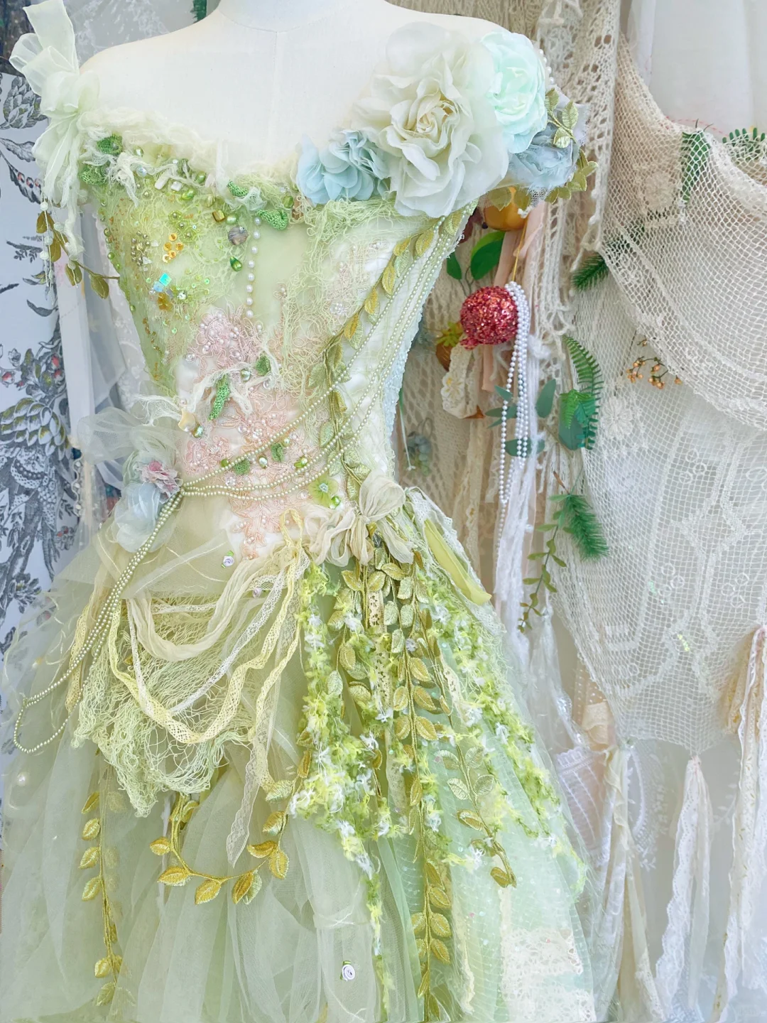 The Wizard of Oz Exquisite Ball Gown Straps Floral Beaded Tulle Prom Dress 16th Birthday Dress DP3764