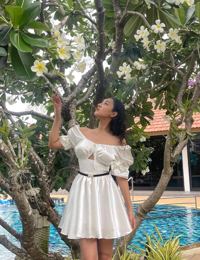 White A Line Off the Shoulder Satin Short Homecoming Dress Outfits DP1487
