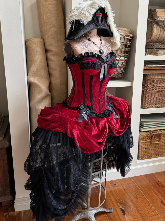 Lolita Ball Gown Sweetheart Neck Black Lace Red Velvet Short Homecoming Dress DP1815