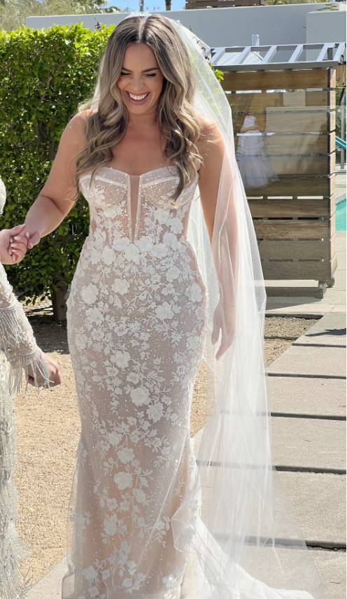 Gorgeous Mermaid Sweetheart Neck Appliques Tulle Long Sweep Wedding Dress DP1882