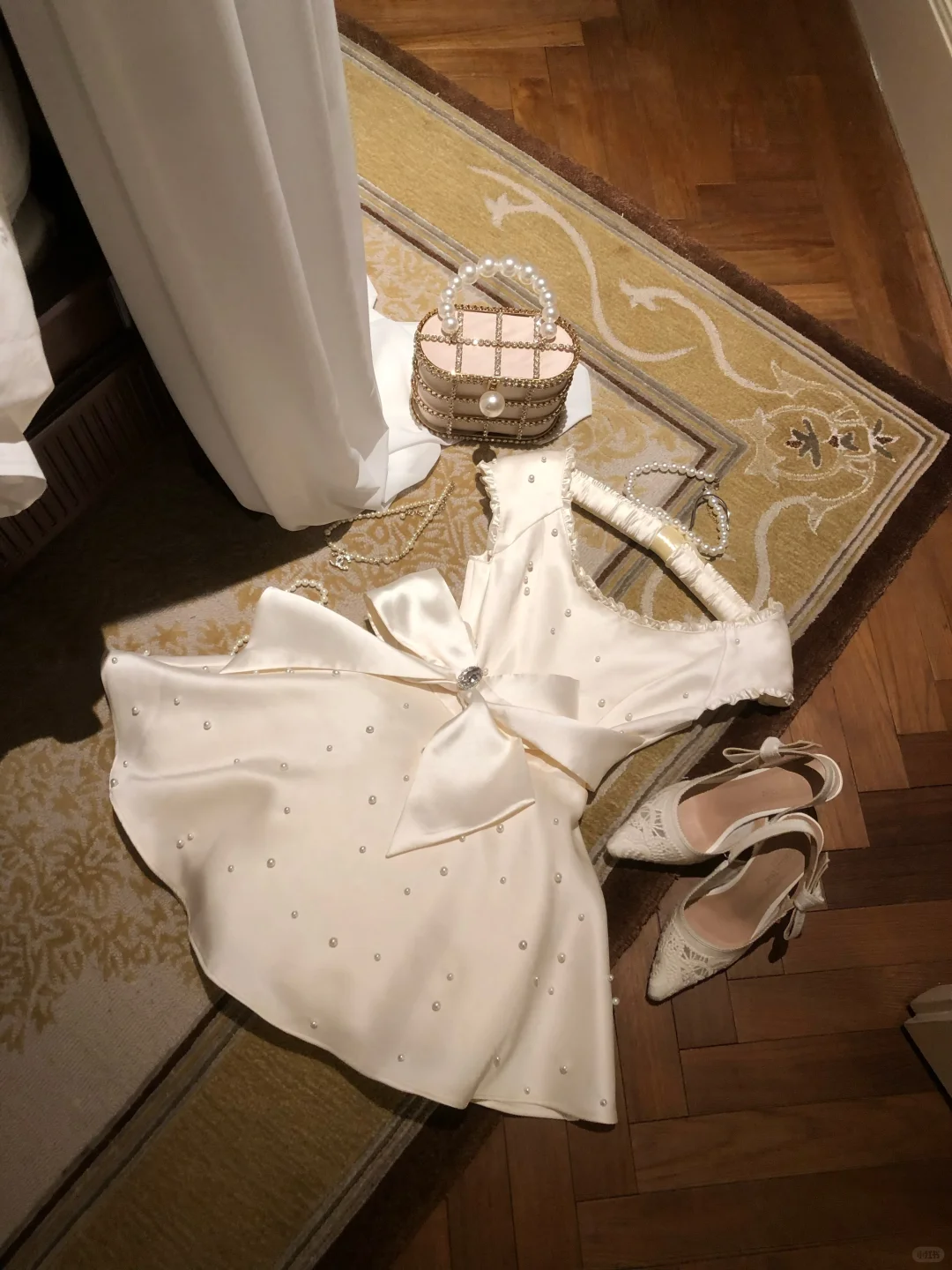Stunning A Line Round Neck Pearl Satin Short Homecoming Dress with Bow DP2701