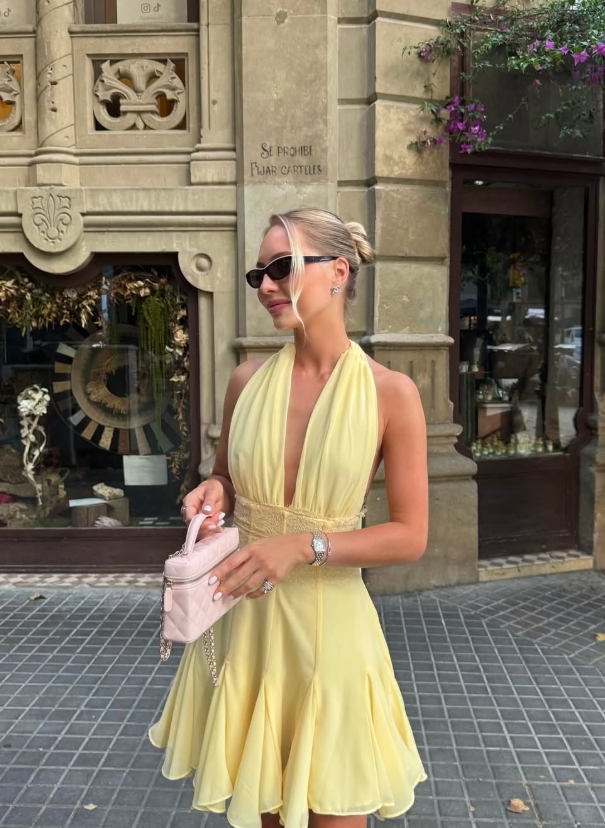 Yellow A Line Halter Lace Chiffon Open Back Short Homecoming Dress Outfits DP3482