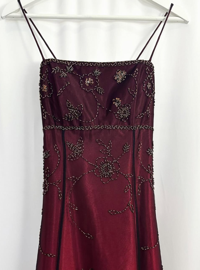 Vintage Exquisite Black Beaded A Line Spaghetti Strap Burgundy Satin Prom Dress Evening Dress Date Dress DP3036