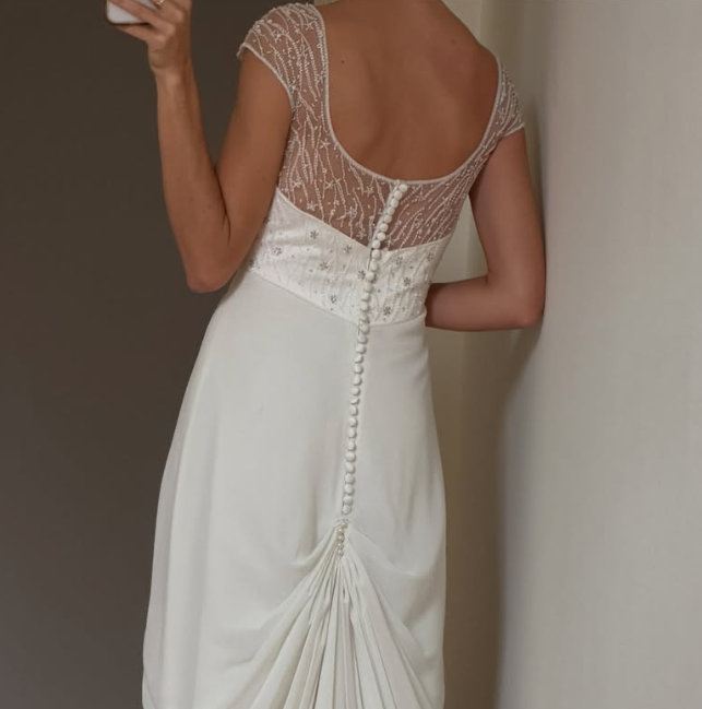 Vintage Gentle A Line Round Neck Beaded White Chiffon Wedding Dress DP7704