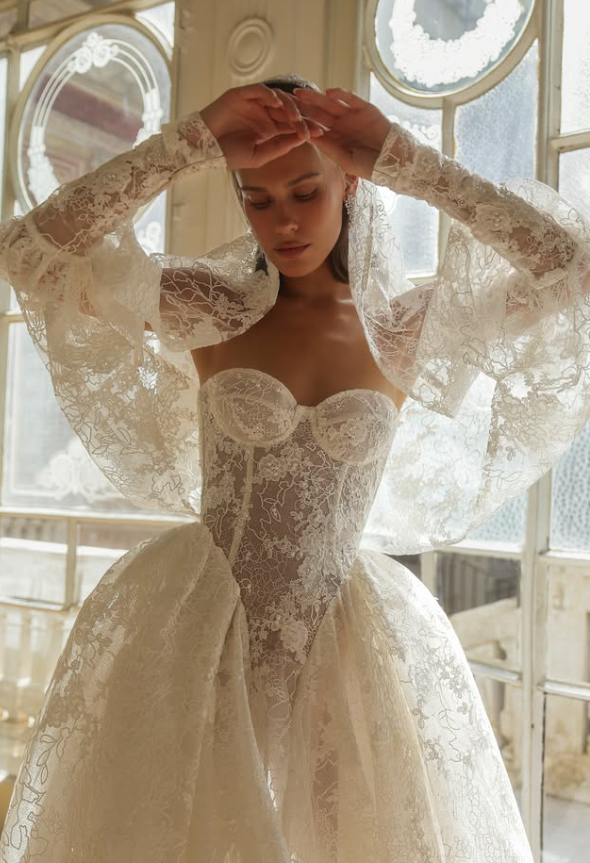 Exquisite Ball Gown Sweetheart Neck White Lace Long Train Wedding Dress DP5821