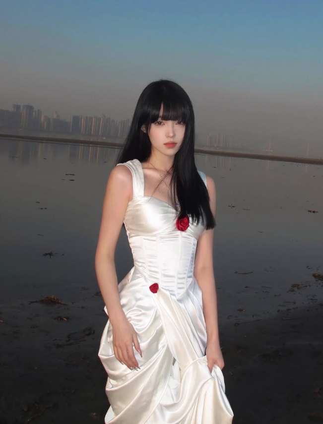 White Sheath Spaghetti Strap Pleated Satin Prom Dresses Outfits DP4198