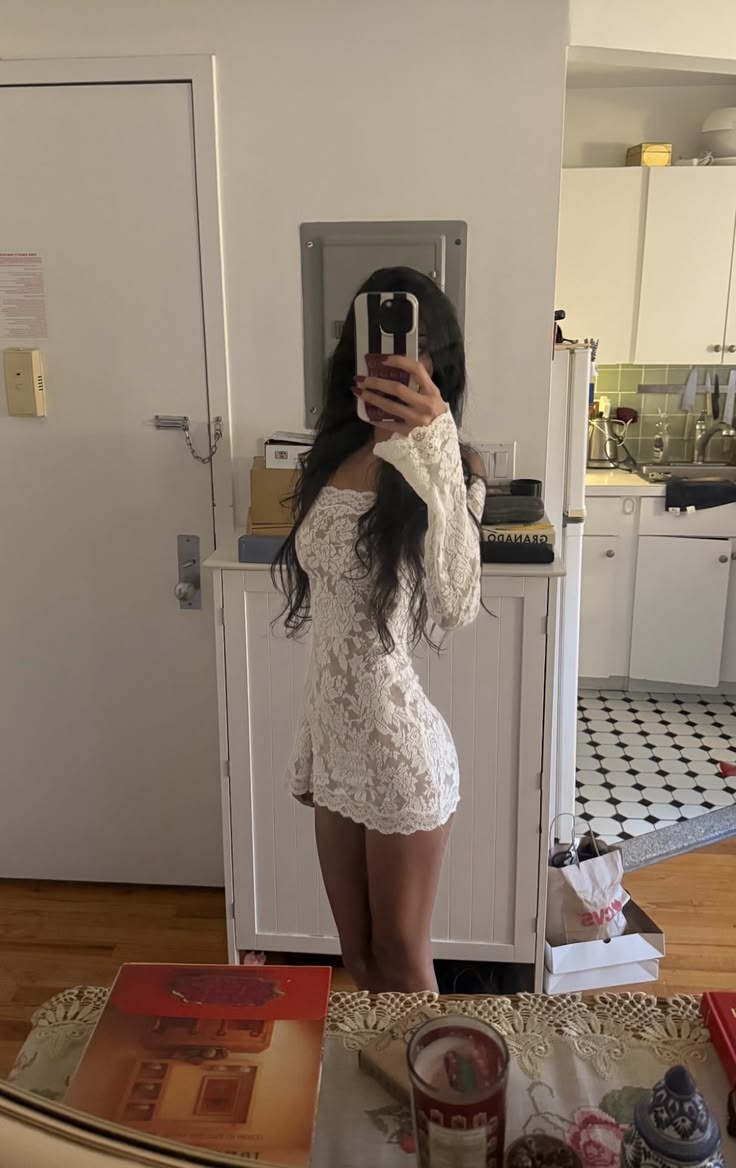 White Sheath Long Sleeve Lace Homecoming Dress Outfits DP8170