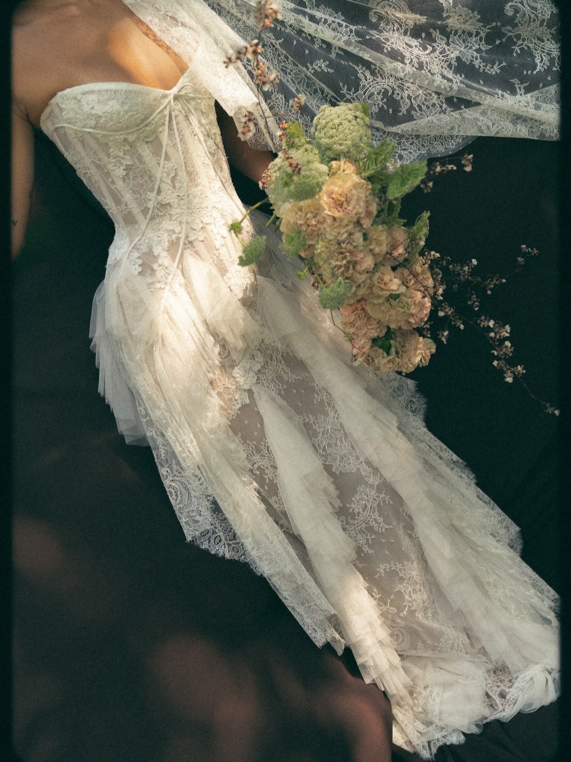 Elegant Sheath Sweetheart Neck WHite Lace Long Wedding Dress DP6076
