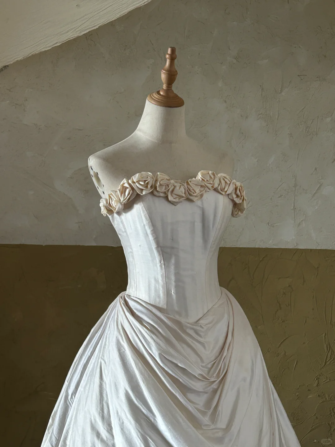1950s A Line Sweetheart Neck Rose Satin Wedding Dress DP5291