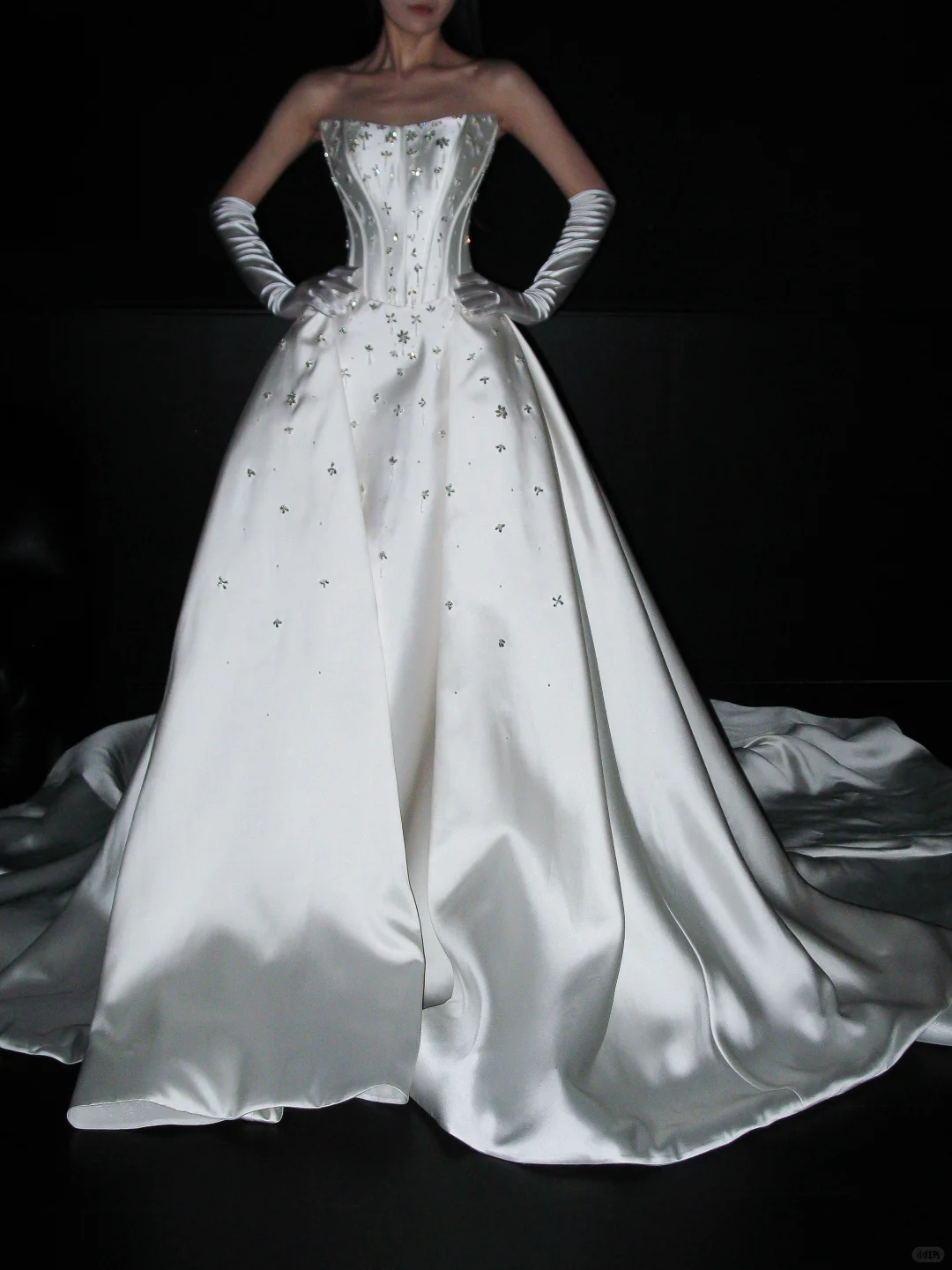 Stunning Ball Gown Strapless Shiny Beaded White Satin Long Train Wedding Dress DP8088