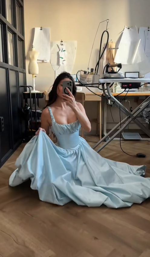 Elegant Blue A Line Spaghetti Strap Satin Long Prom Dress Outfits DP4537