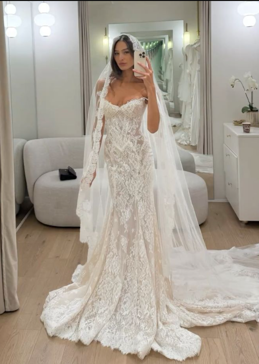 Stunning Mermaid Spaghetti Strap White Lace Long Train Wedding Dress DP8002