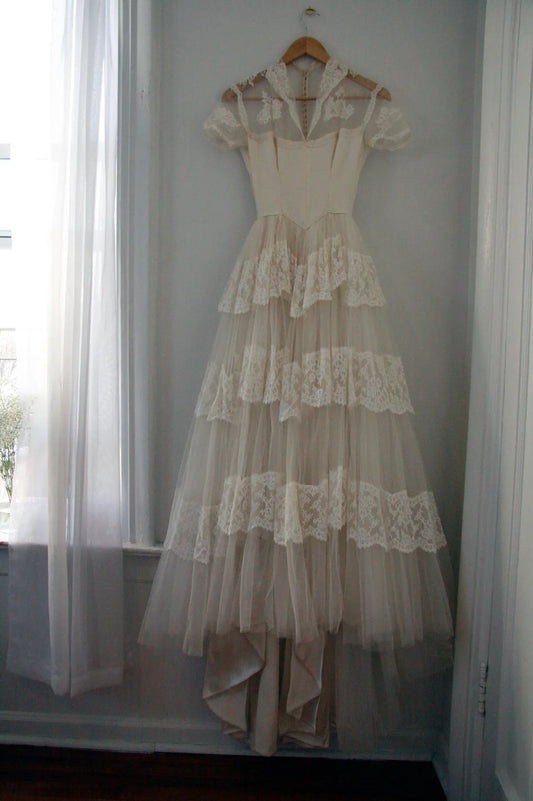 Romantic Vintage A Line V Neck Ivory Lace Tulle Prom Dress Wedding Dress DP3695