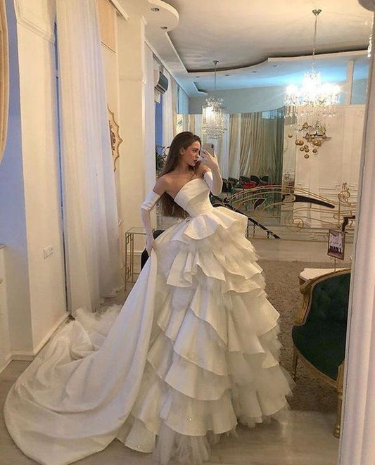 Vintage Ball Gown Strapless Long White Tulle Satin Wedding Dresses DP3396