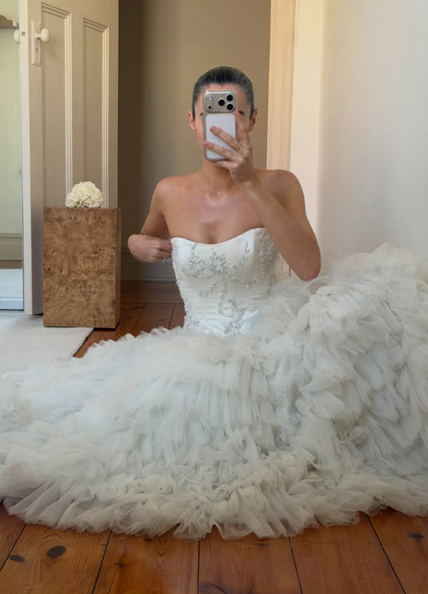 Stunning Ball Gown Strapless Exquisite Beaded Tulle Satin Long Wedding Dress DP7694